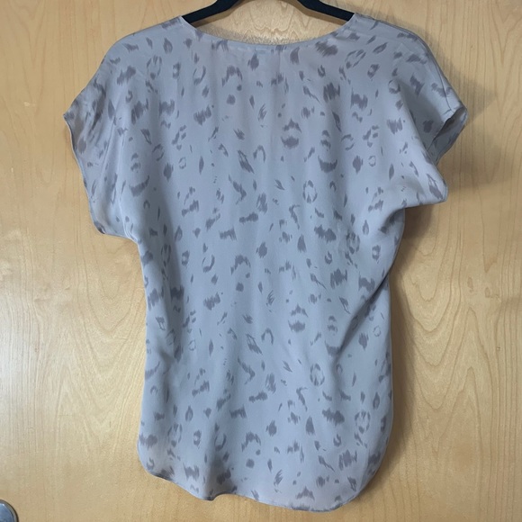 Aritzia Babaton 100% Silk Grey Leopard Blouse - Picture 3 of 10